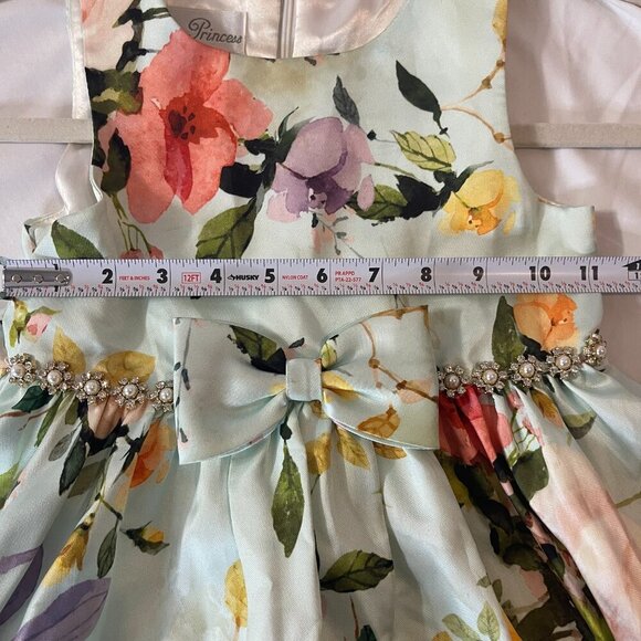 COUTURE PRINCESS. SIZE 6 IN LONG PRINCESS-CUT FLOWERED POLYESTER. - Picture 7 of 8